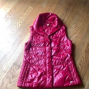 Lucy vest size small
